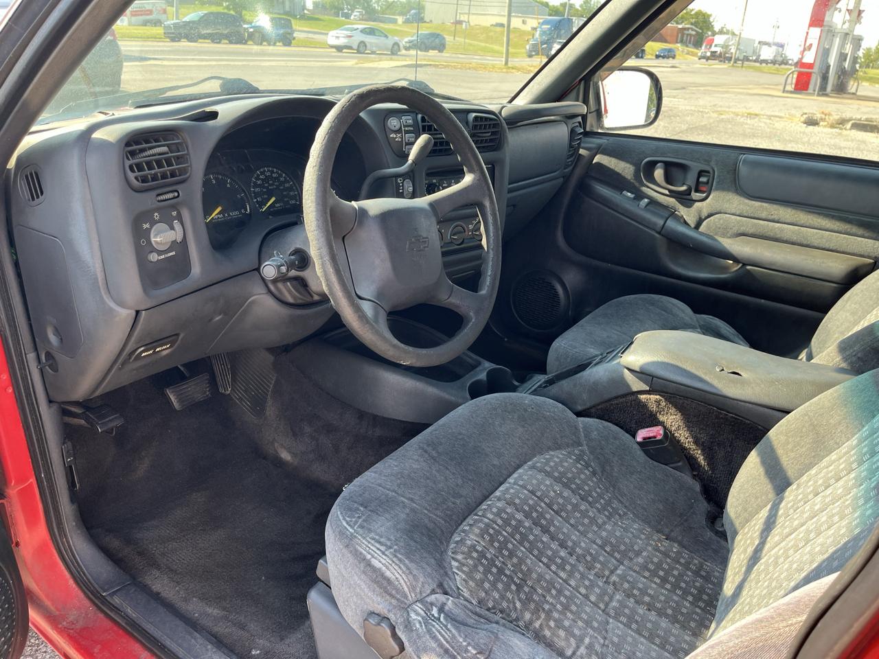 Chevrolet Blazer 2dr 4WD LS 2000