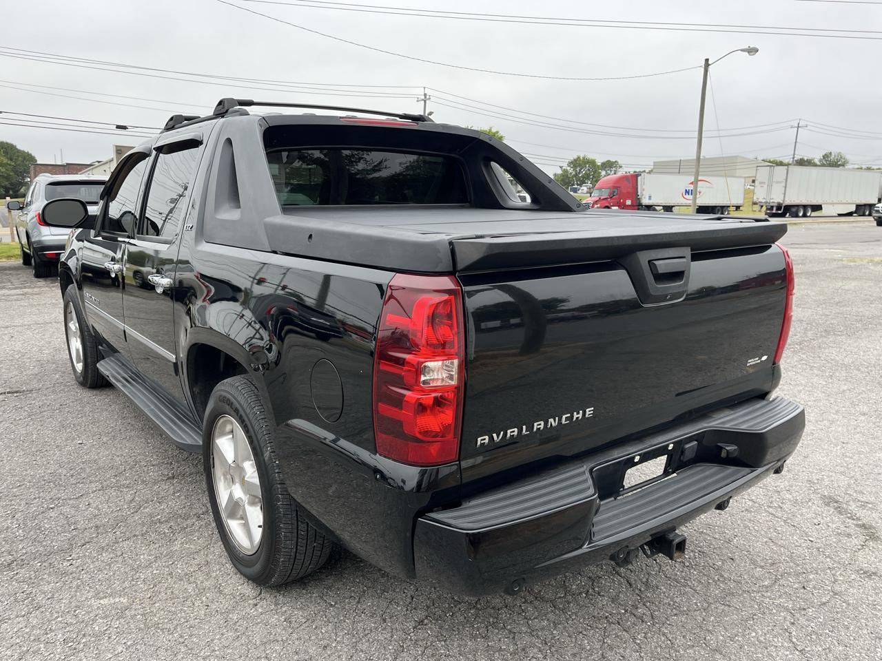 Chevrolet Avalanche 2WD Crew Cab 130" LTZ 2009
