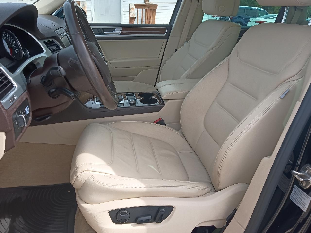 Volkswagen Touareg 4dr TDI Sport w/Technology 2015