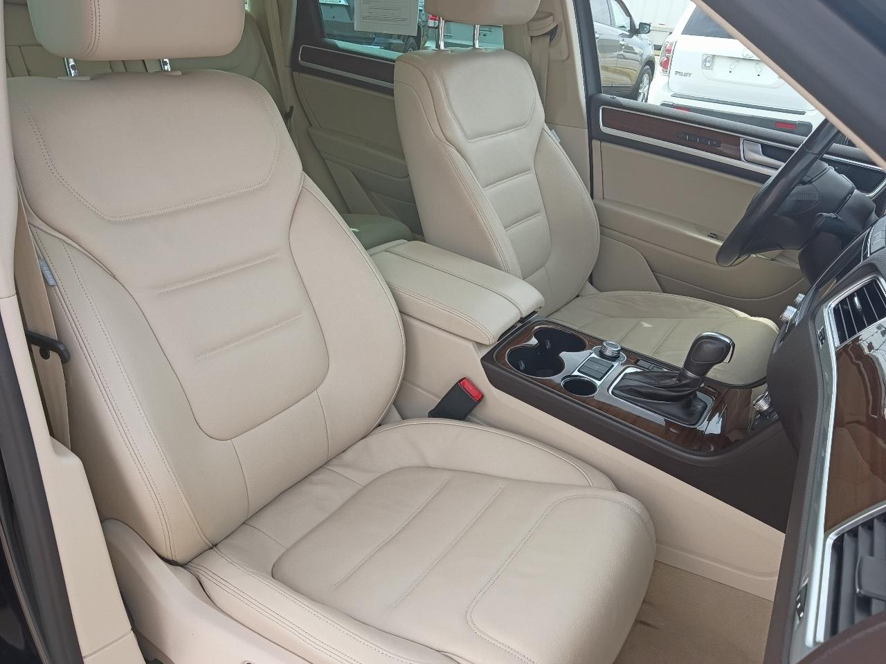 Volkswagen Touareg 4dr TDI Sport w/Technology 2015