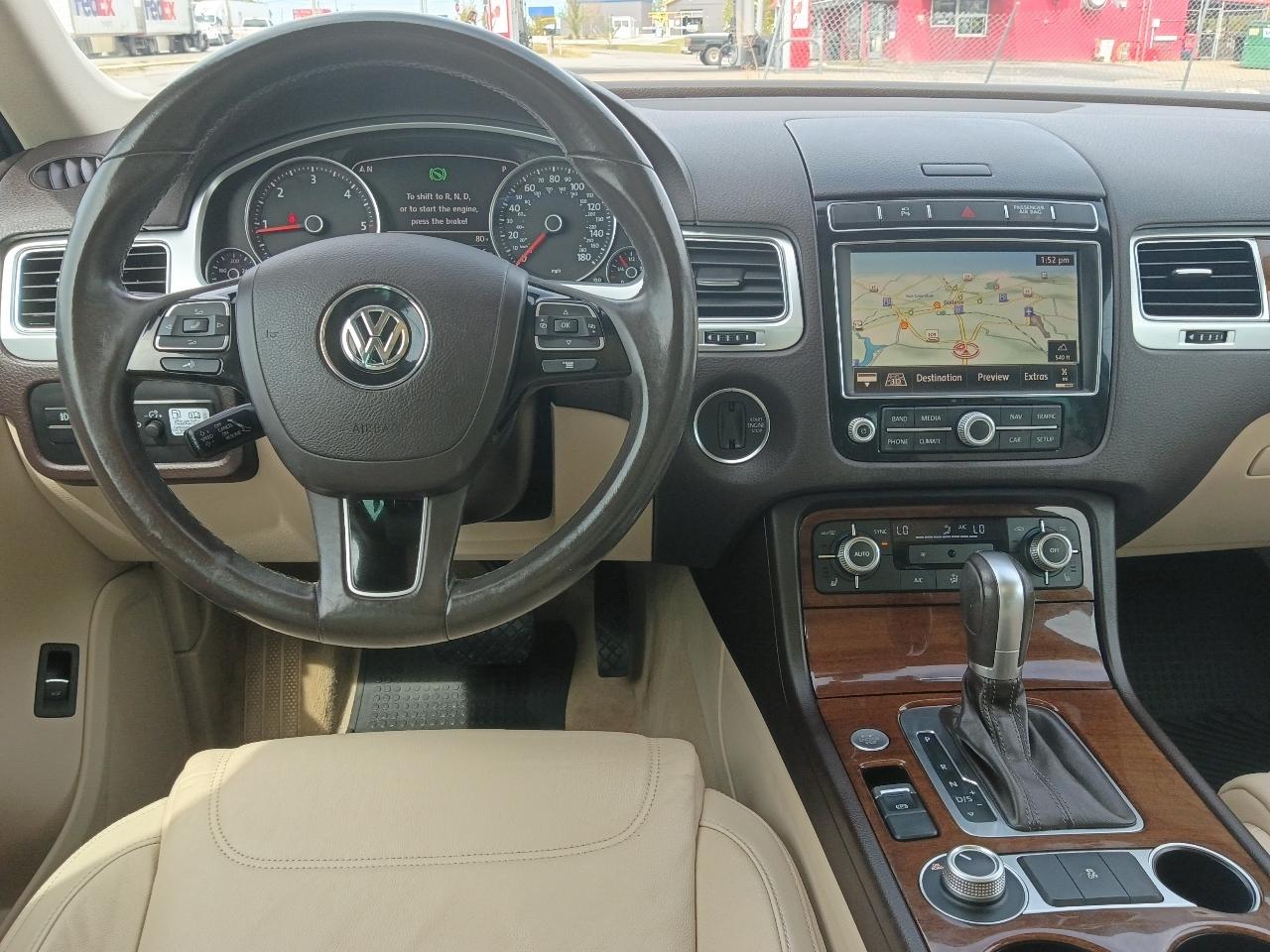 Volkswagen Touareg 4dr TDI Sport w/Technology 2015