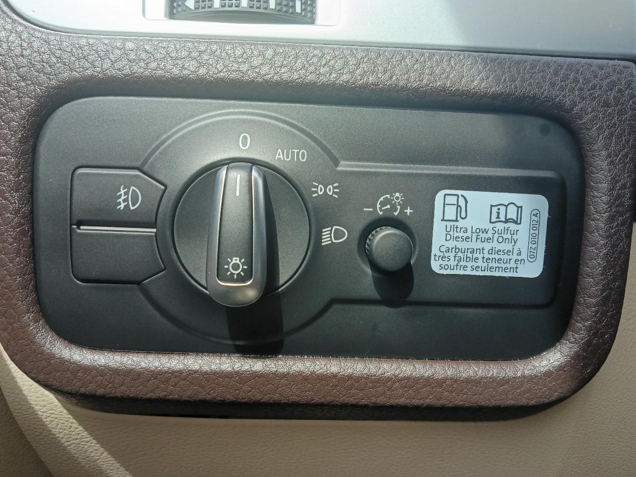 Volkswagen Touareg 4dr TDI Sport w/Technology 2015