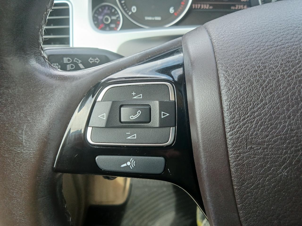 Volkswagen Touareg 4dr TDI Sport w/Technology 2015