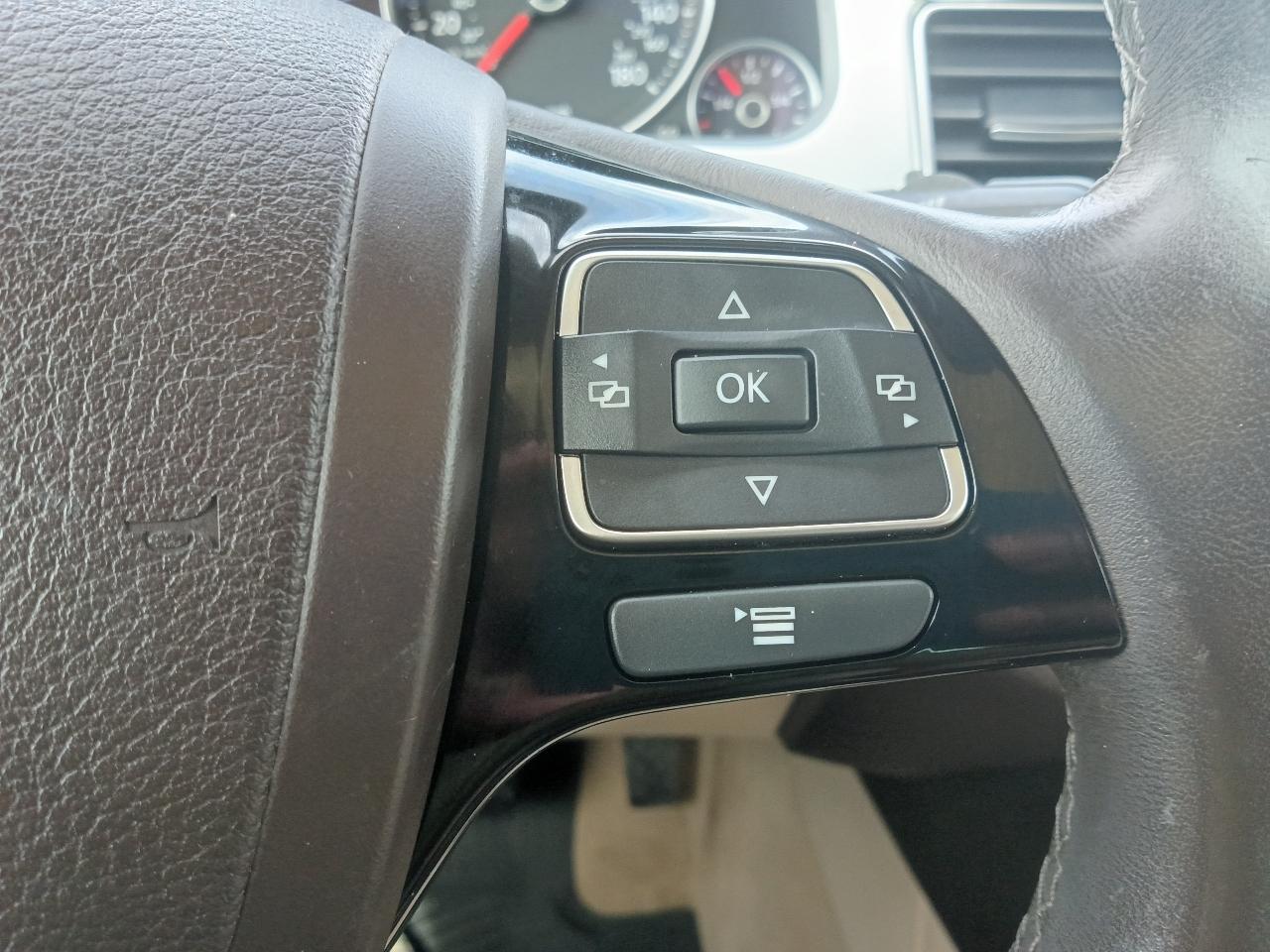 Volkswagen Touareg 4dr TDI Sport w/Technology 2015