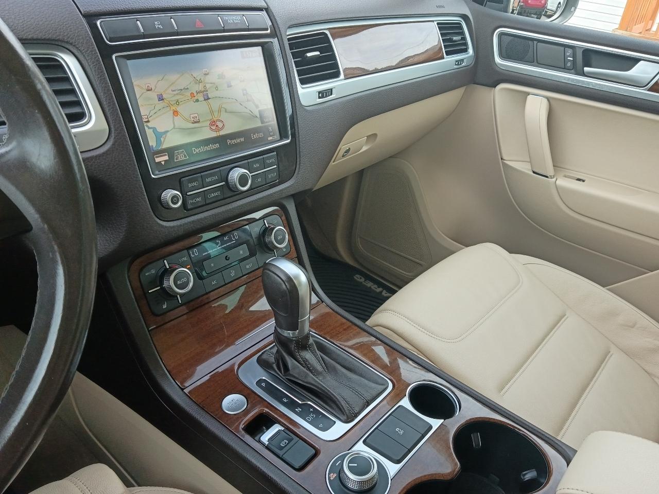 Volkswagen Touareg 4dr TDI Sport w/Technology 2015
