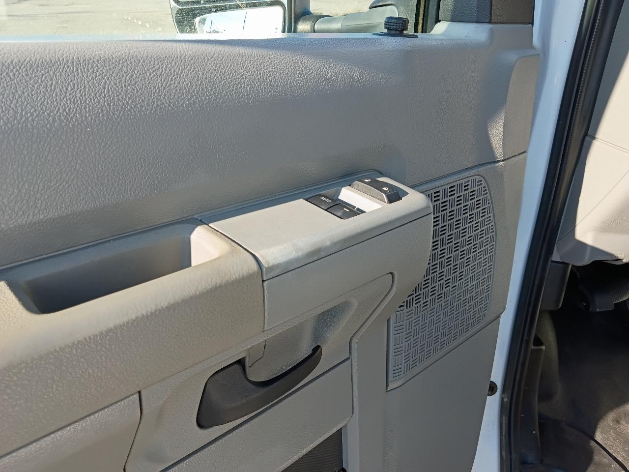 Ford Econoline Cargo Van E-150 Commercial 2014