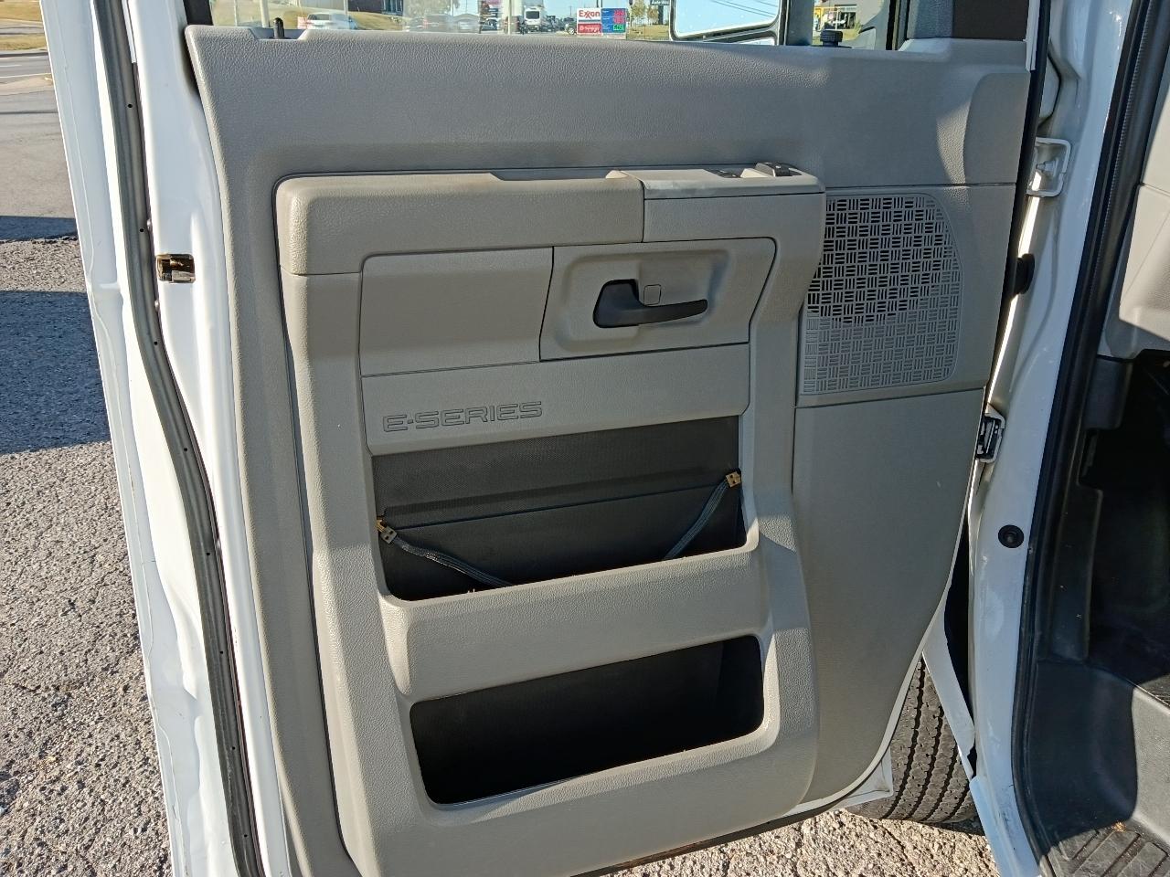 Ford Econoline Cargo Van E-150 Commercial 2014
