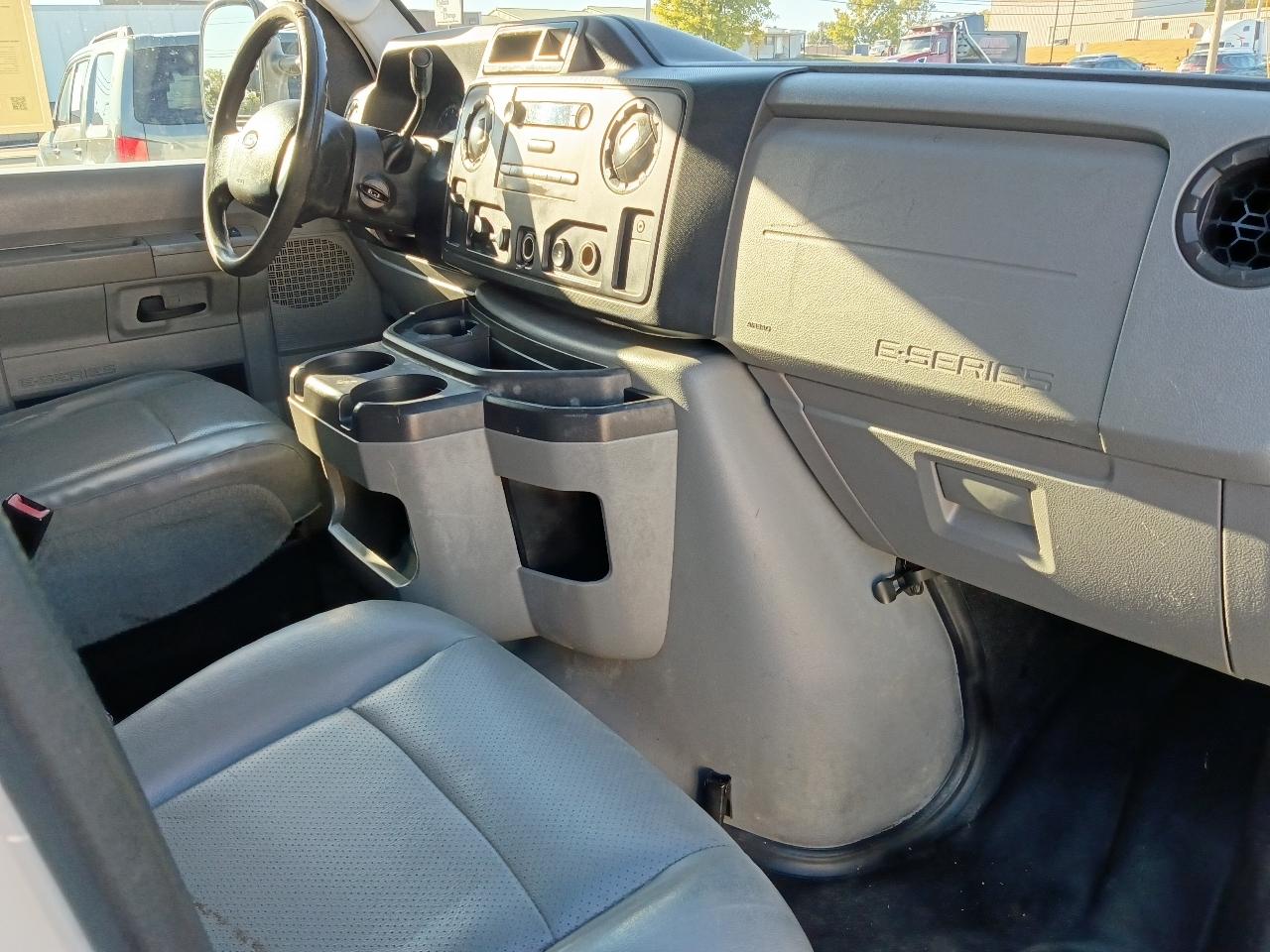Ford Econoline Cargo Van E-150 Commercial 2014