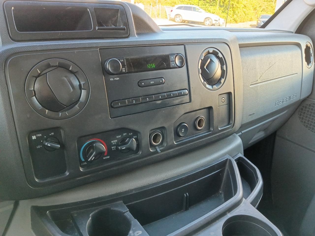 Ford Econoline Cargo Van E-150 Commercial 2014