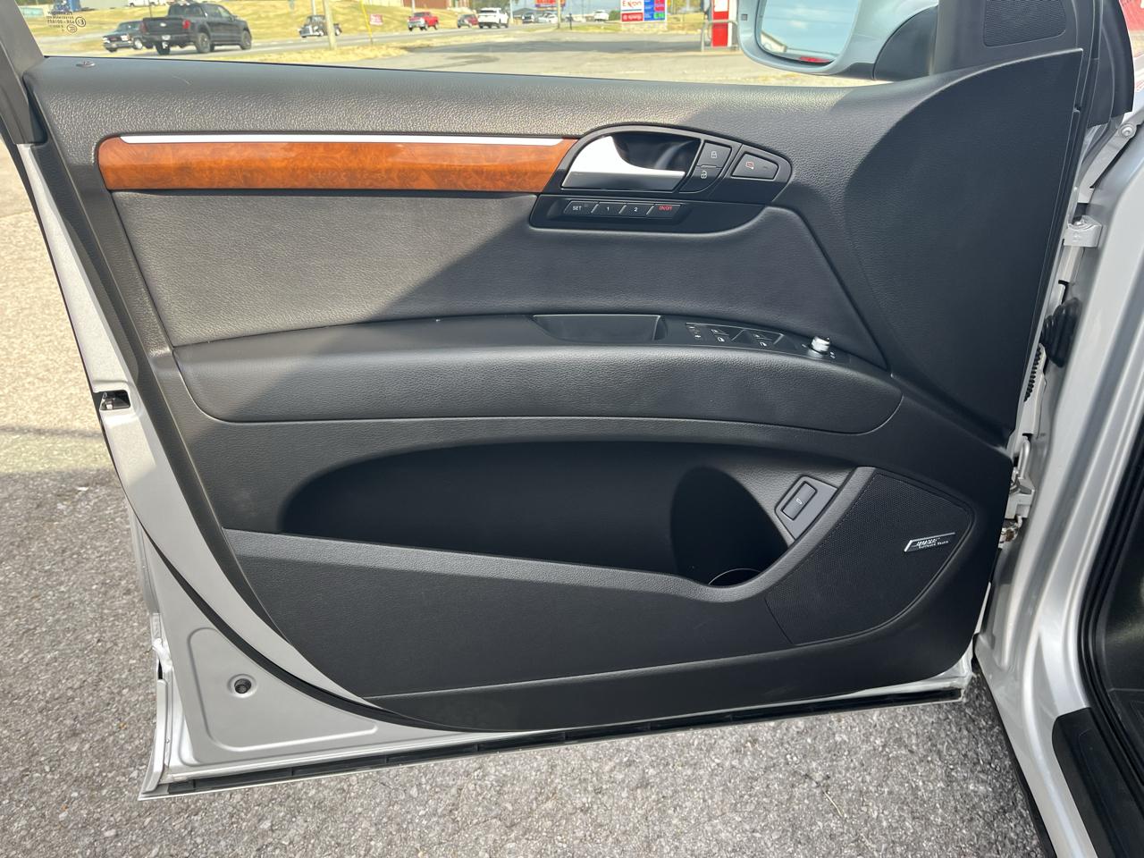 Audi Q7 quattro 4dr 3.0L TDI Prestige 2011