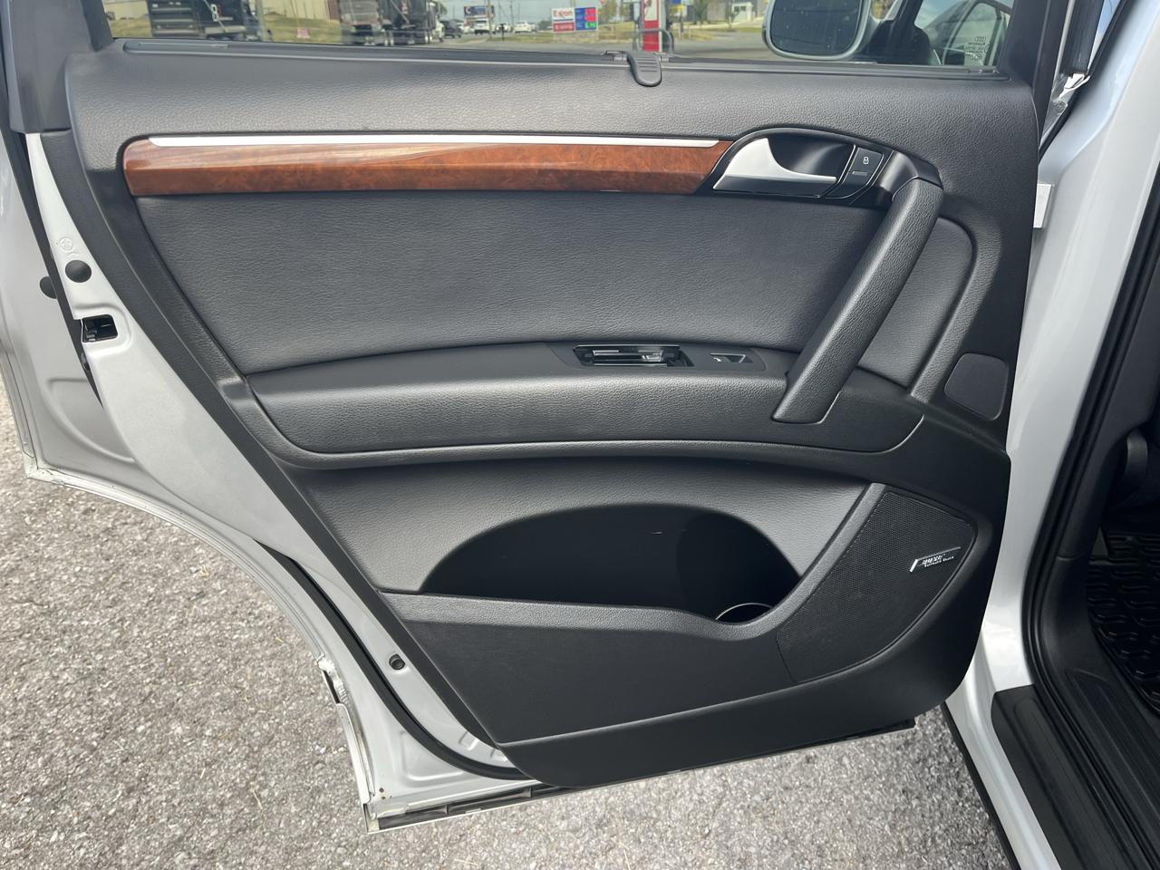Audi Q7 quattro 4dr 3.0L TDI Prestige 2011