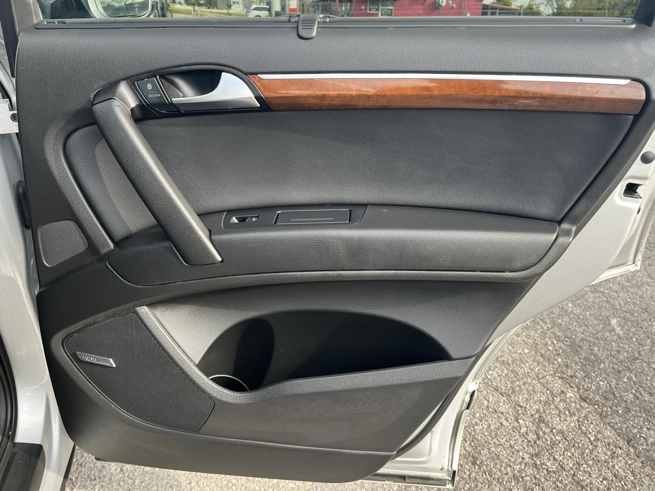 Audi Q7 quattro 4dr 3.0L TDI Prestige 2011
