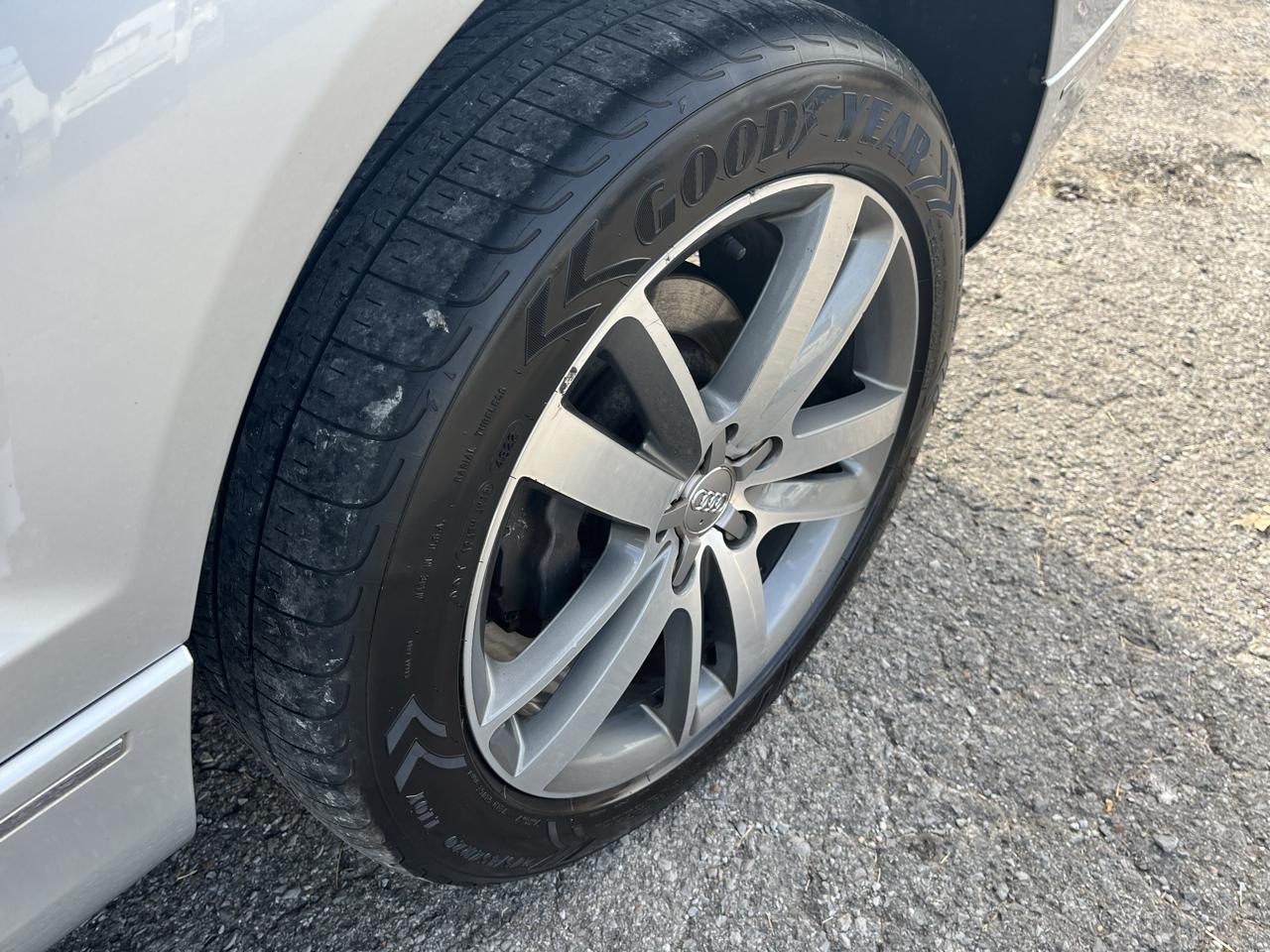 Audi Q7 quattro 4dr 3.0L TDI Prestige 2011