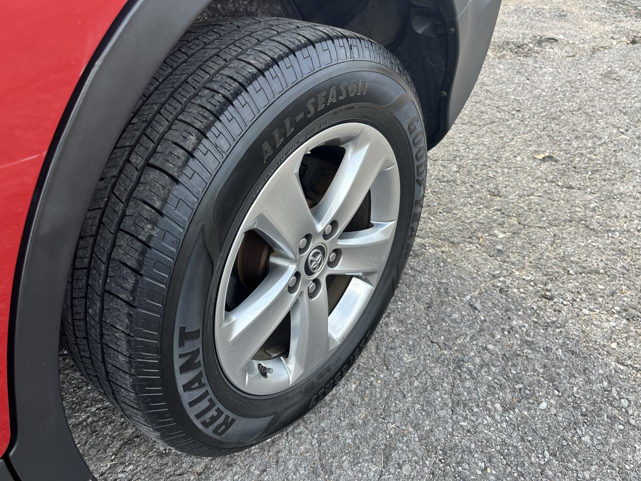 Toyota RAV4 AWD 4dr XLE (Natl) 2015