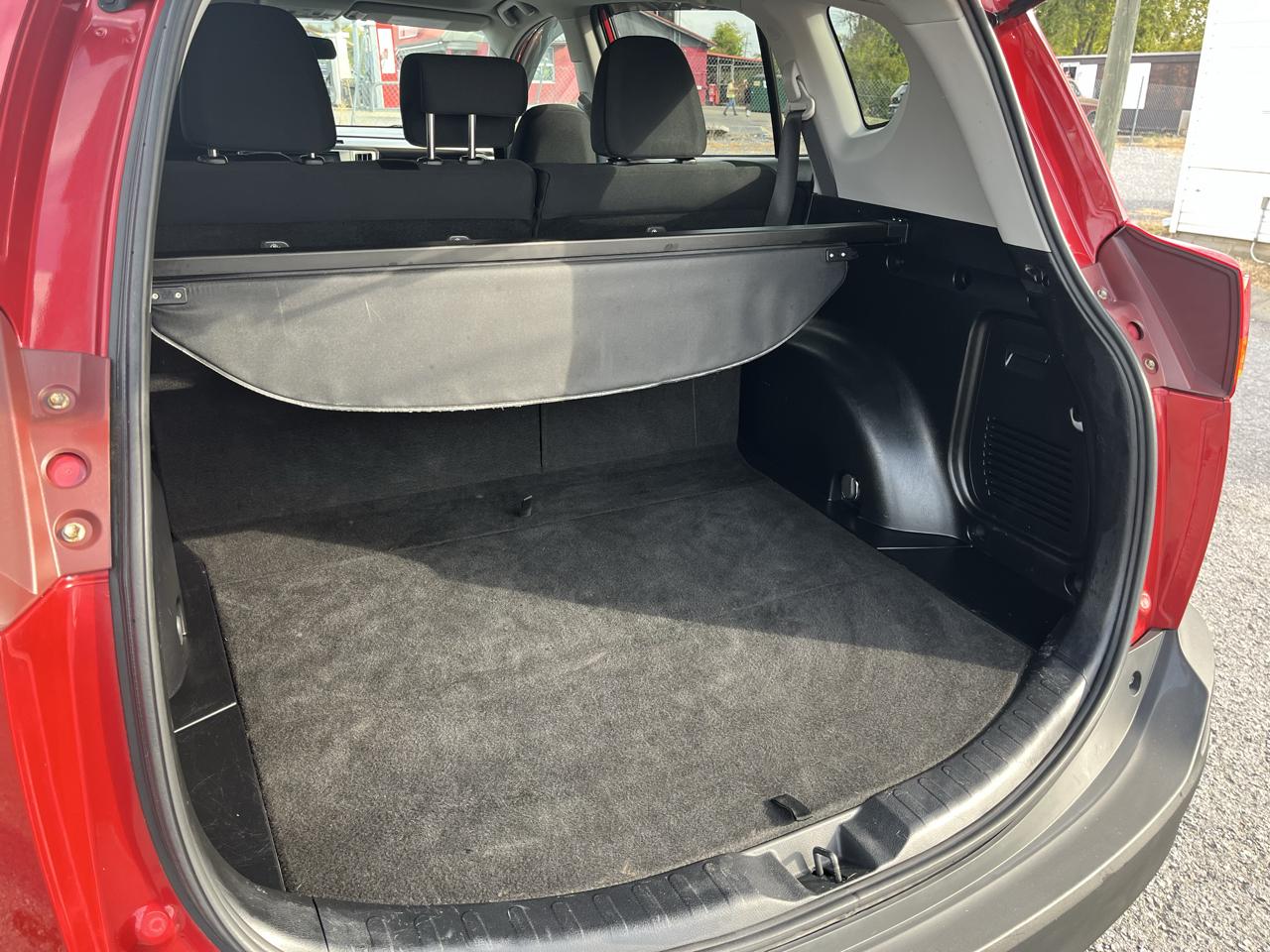 Toyota RAV4 AWD 4dr XLE (Natl) 2015