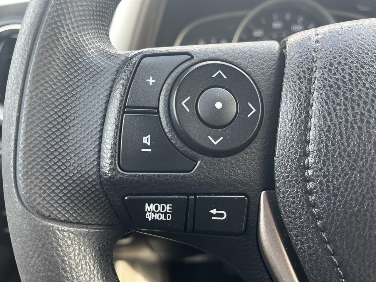 Toyota RAV4 AWD 4dr XLE (Natl) 2015