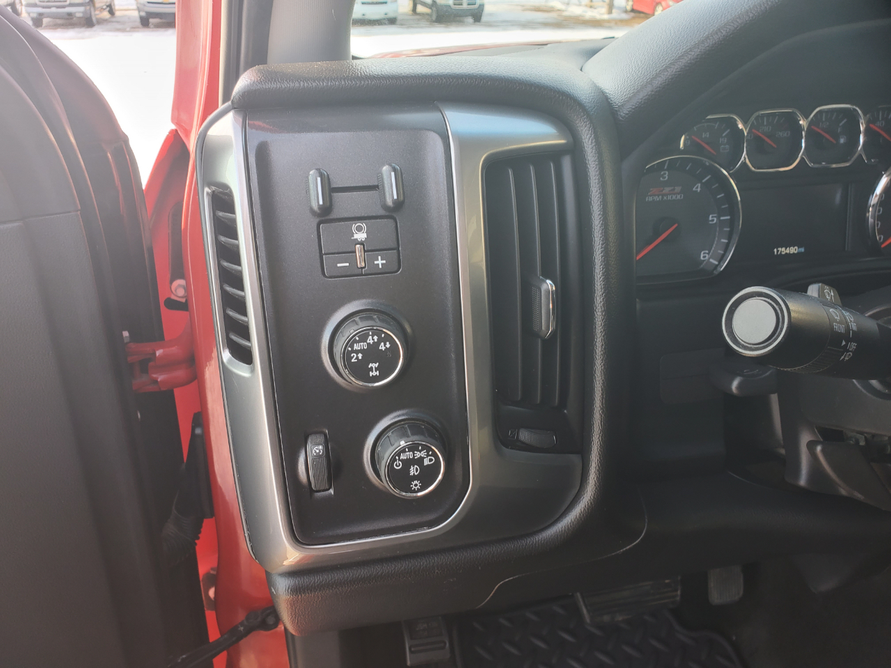 Chevrolet Silverado 1500 4WD Crew Cab 143.5" LT w/2LT 2014