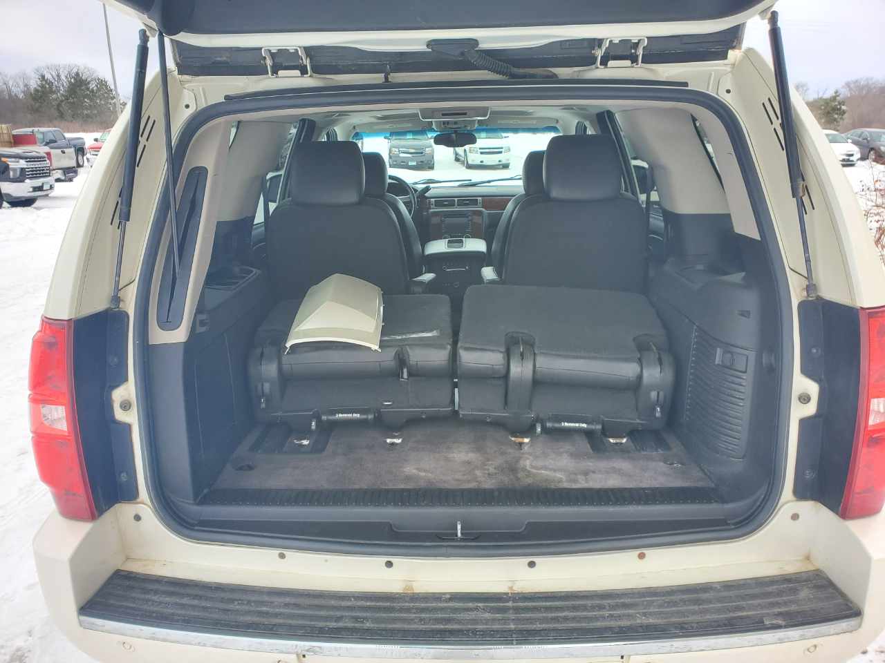 Chevrolet Tahoe 4WD 4dr 1500 LTZ 2011