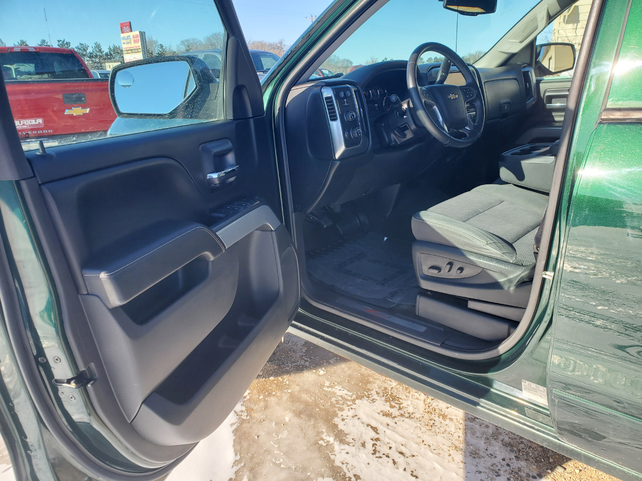 Chevrolet Silverado 1500 4WD Crew Cab 143.5" LT w/2LT 2015