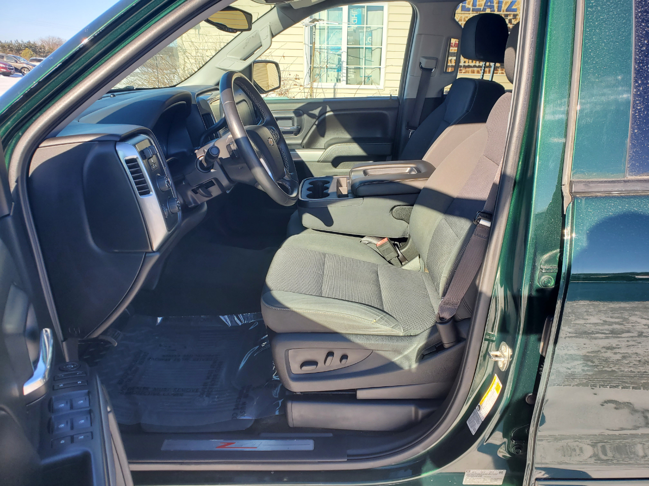 Chevrolet Silverado 1500 4WD Crew Cab 143.5" LT w/2LT 2015