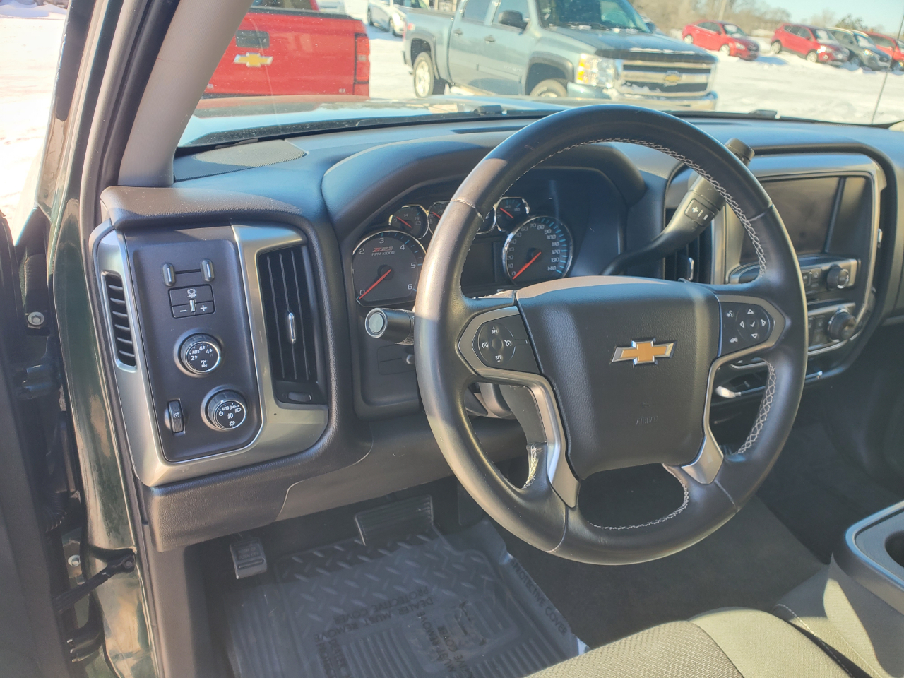 Chevrolet Silverado 1500 4WD Crew Cab 143.5" LT w/2LT 2015