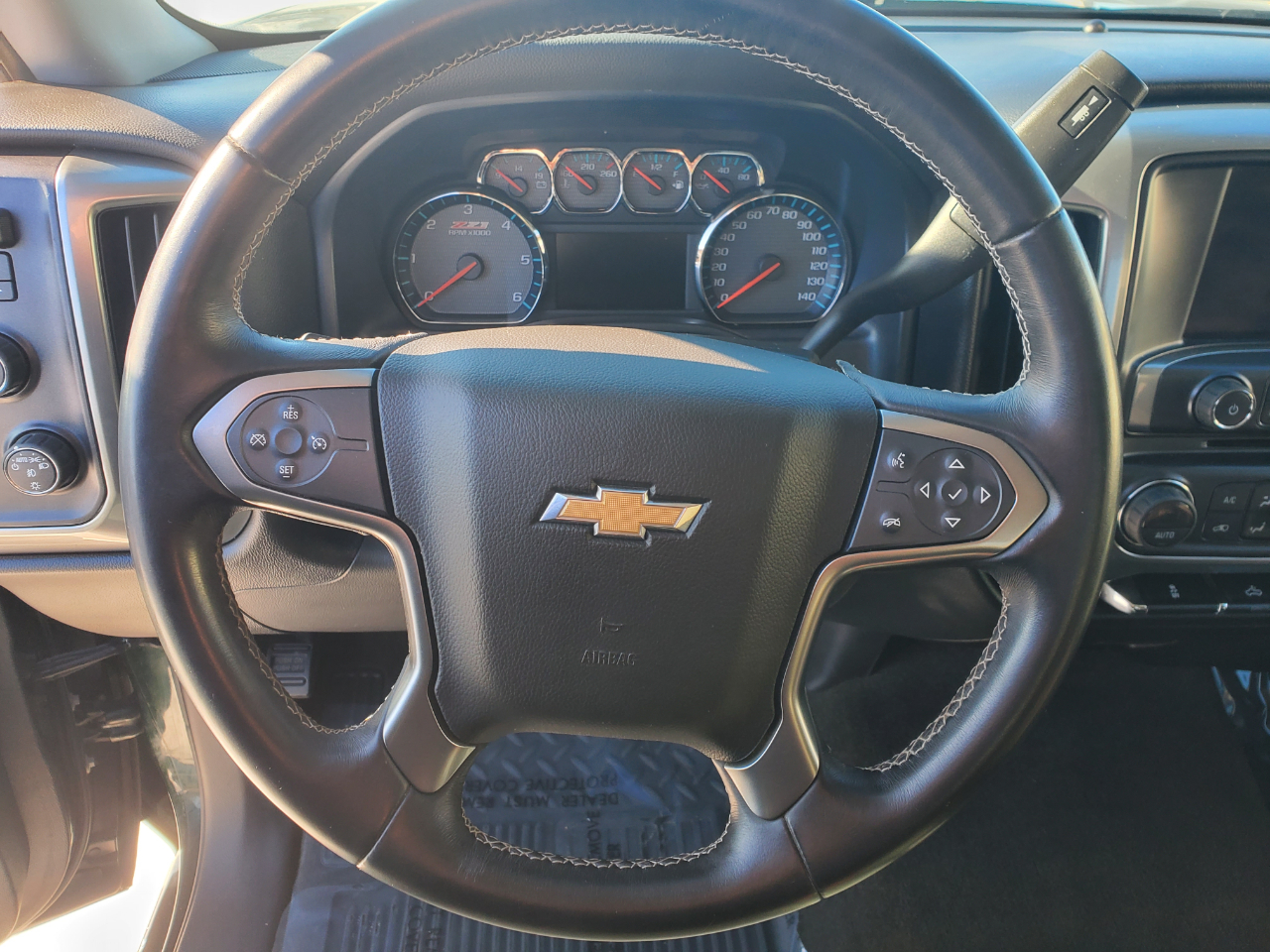 Chevrolet Silverado 1500 4WD Crew Cab 143.5" LT w/2LT 2015