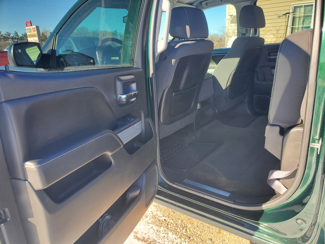 Chevrolet Silverado 1500 4WD Crew Cab 143.5" LT w/2LT 2015