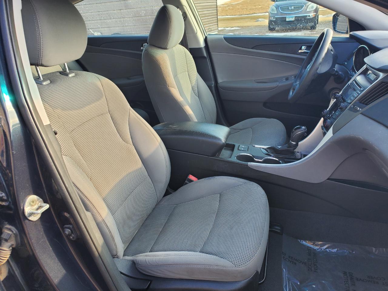 Hyundai Sonata 4dr Sdn 2.4L Auto GLS 2013