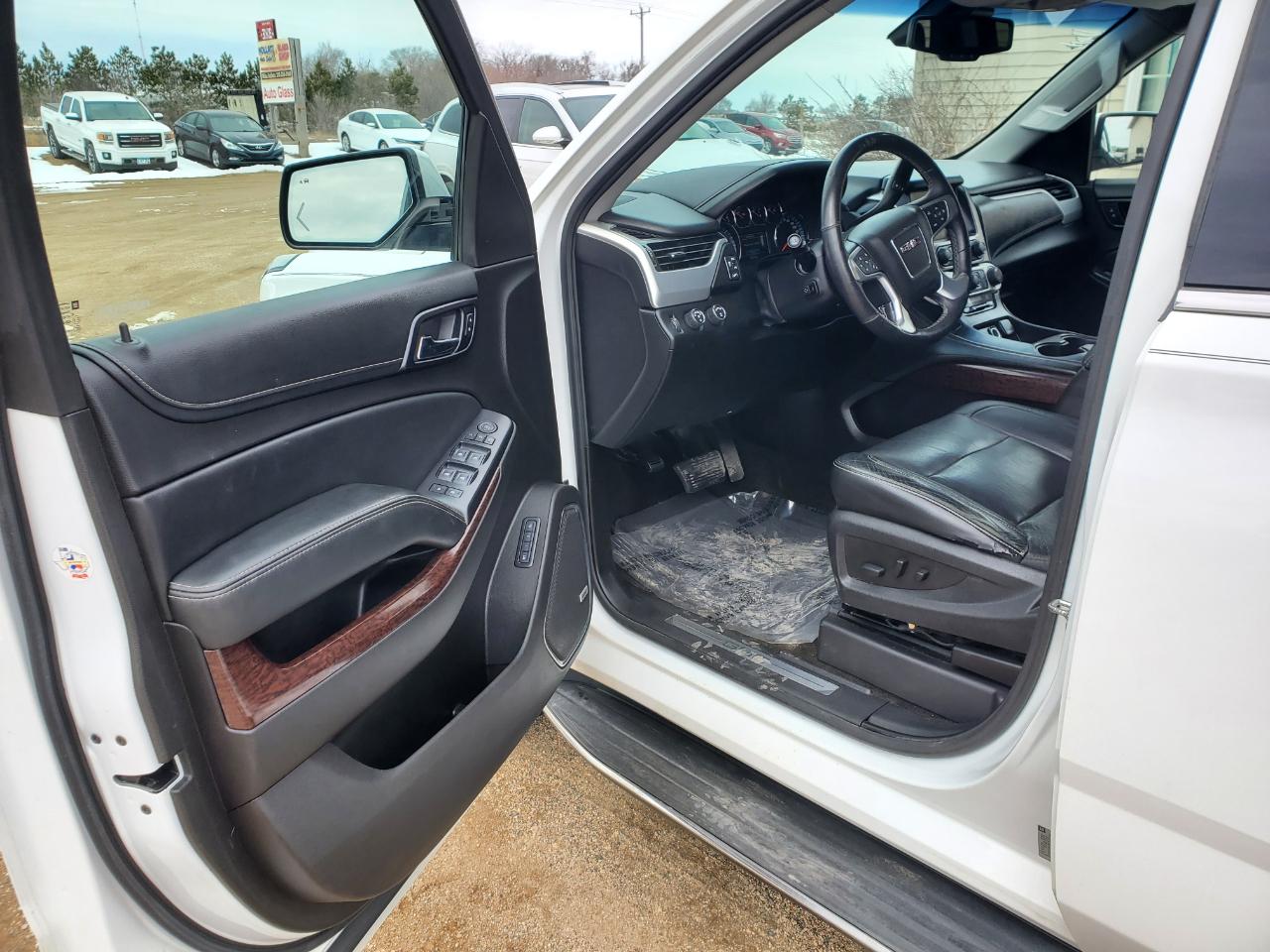 GMC Yukon XL 4WD 4dr SLT 2017