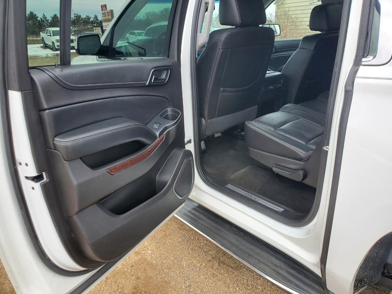 GMC Yukon XL 4WD 4dr SLT 2017