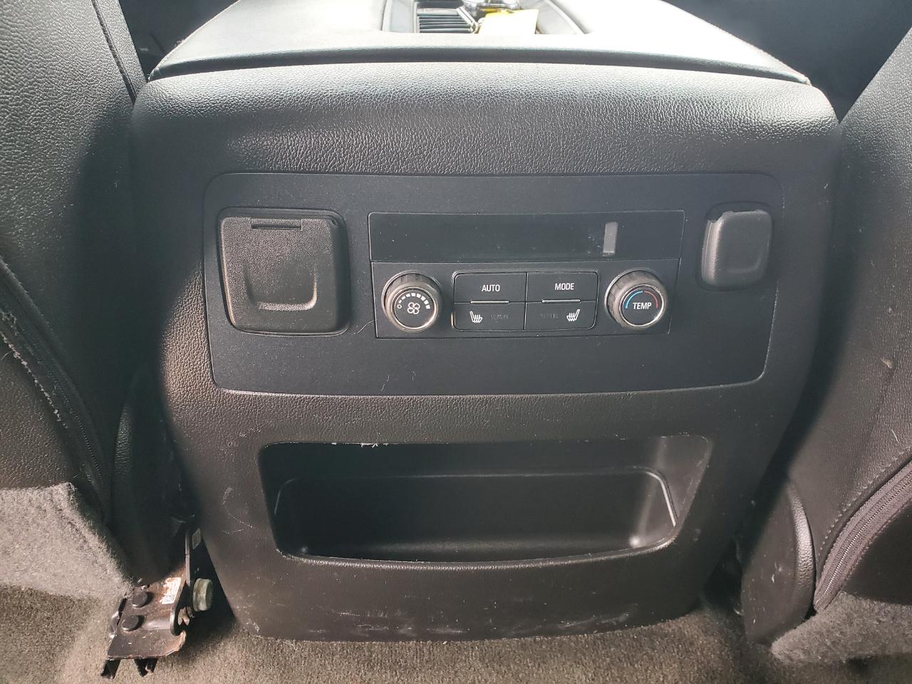 GMC Yukon XL 4WD 4dr SLT 2017