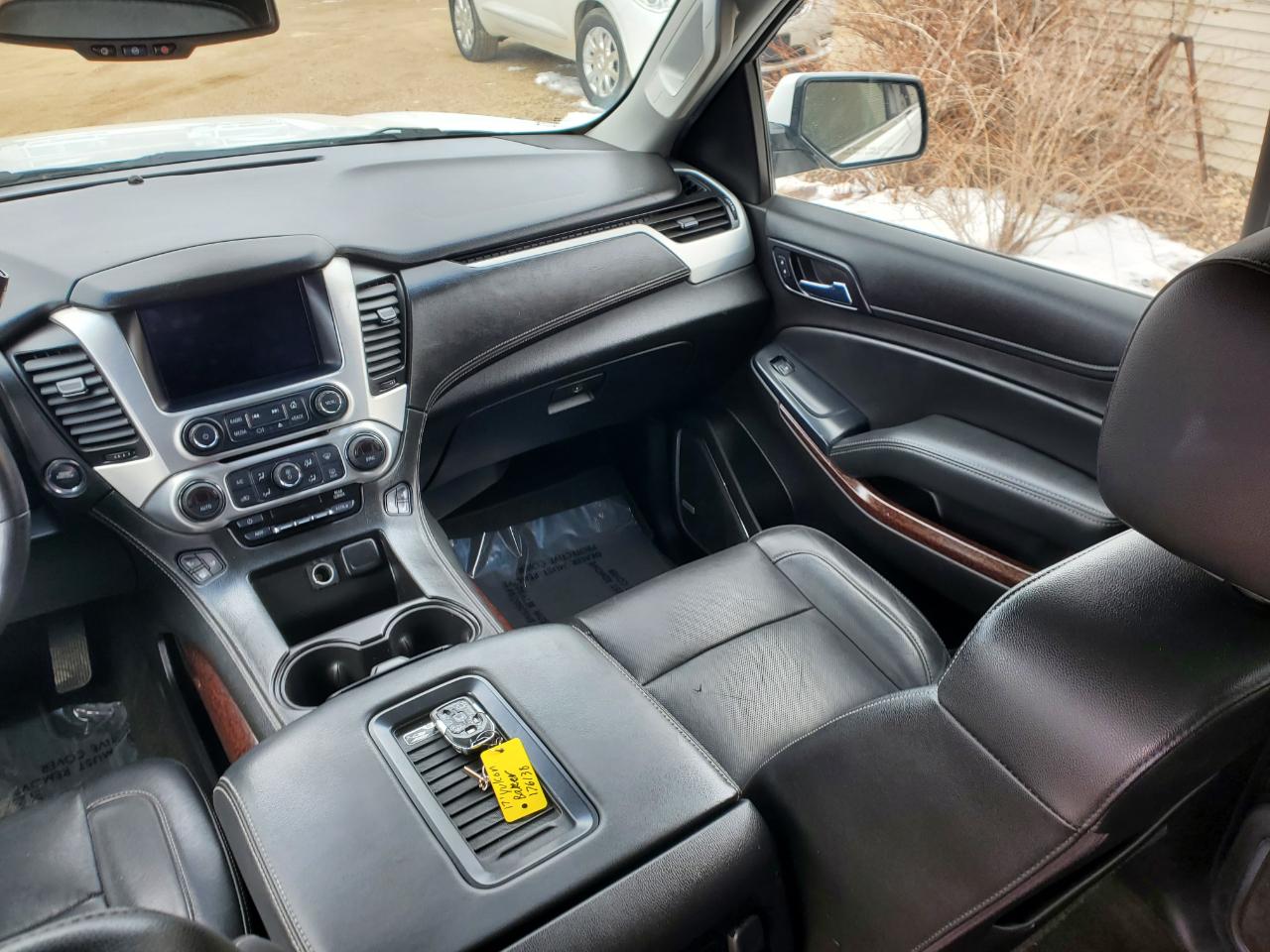 GMC Yukon XL 4WD 4dr SLT 2017