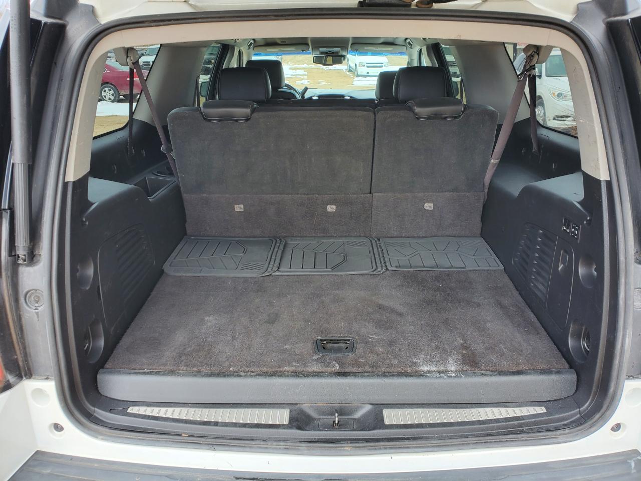 GMC Yukon XL 4WD 4dr SLT 2017