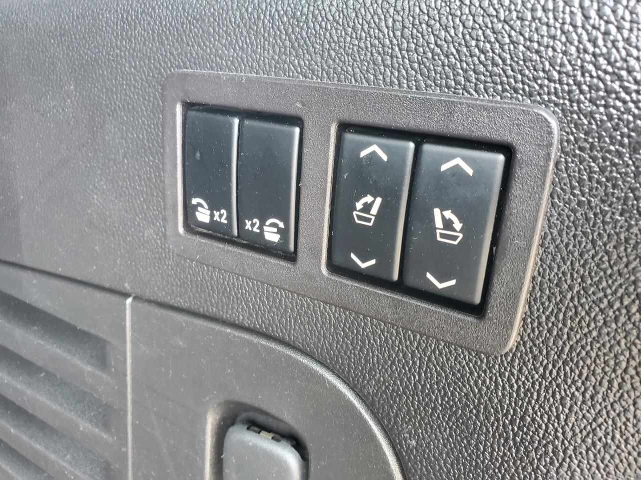 GMC Yukon XL 4WD 4dr SLT 2017