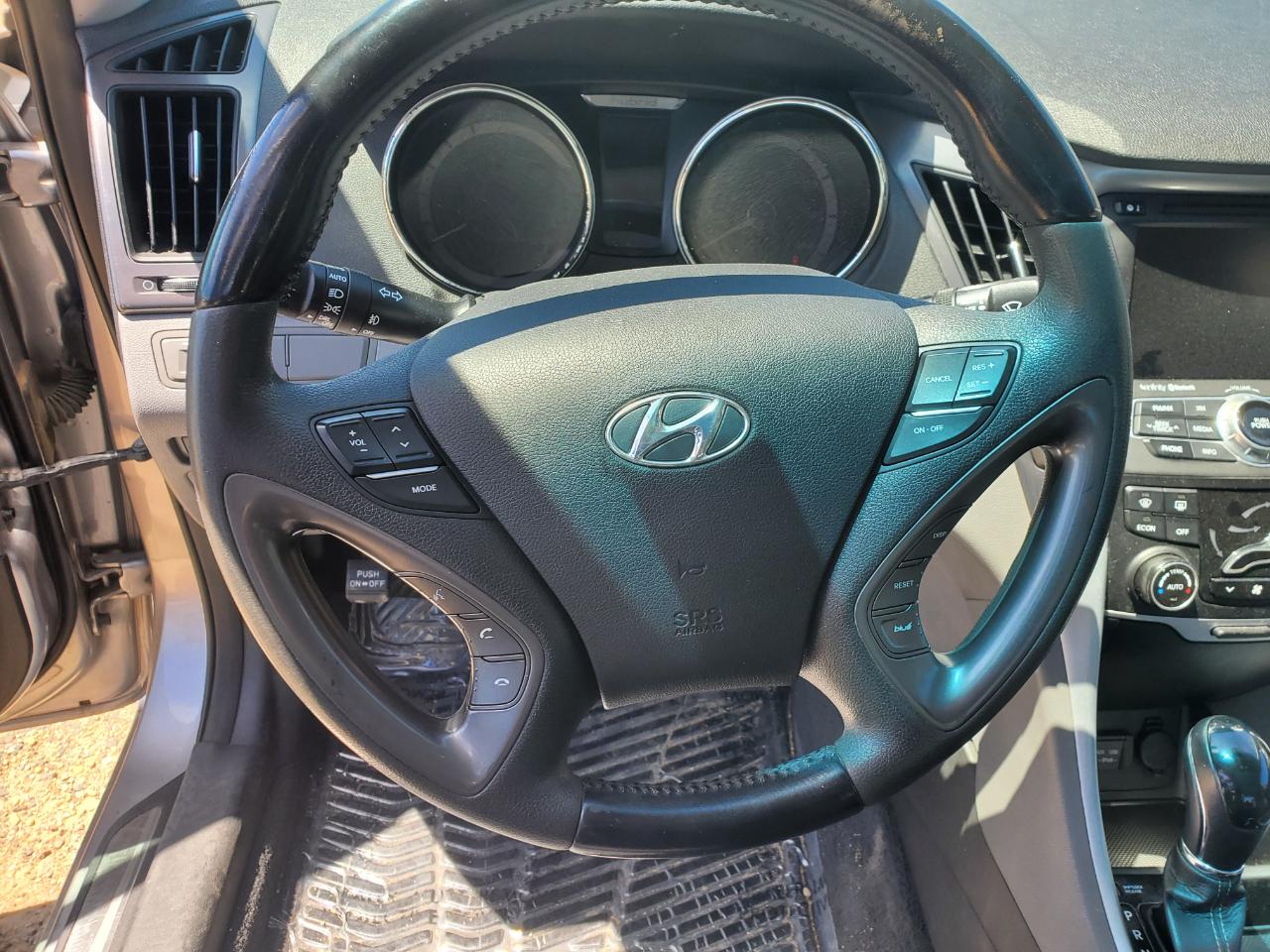 Hyundai Sonata 4dr Sdn 2.4L Auto Hybrid 2012