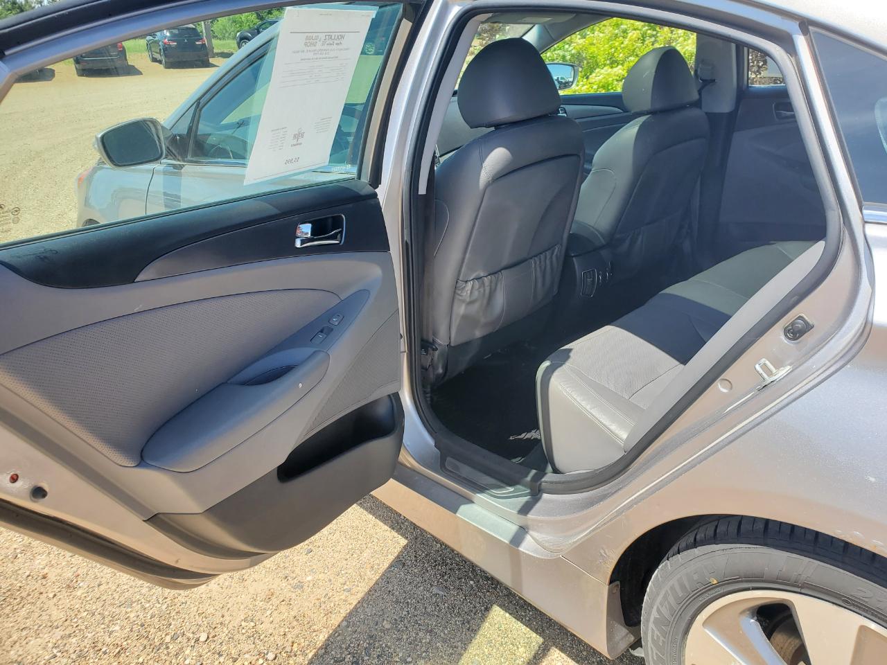 Hyundai Sonata 4dr Sdn 2.4L Auto Hybrid 2012