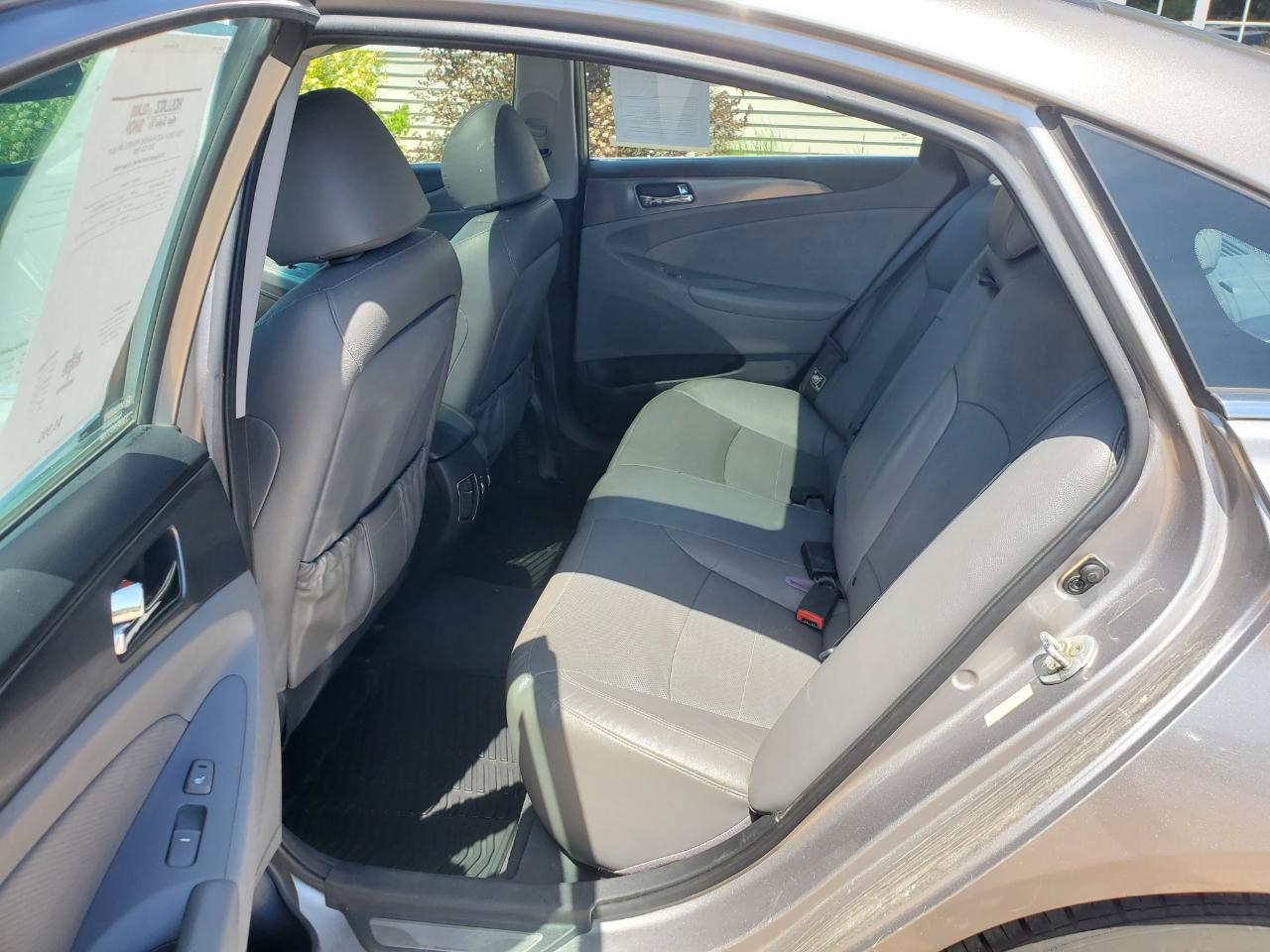 Hyundai Sonata 4dr Sdn 2.4L Auto Hybrid 2012