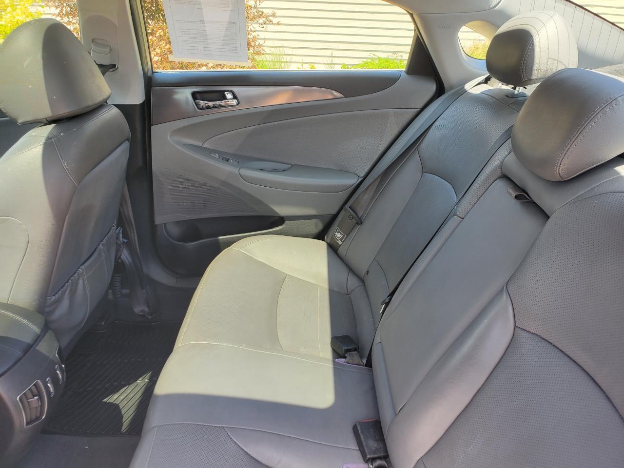 Hyundai Sonata 4dr Sdn 2.4L Auto Hybrid 2012