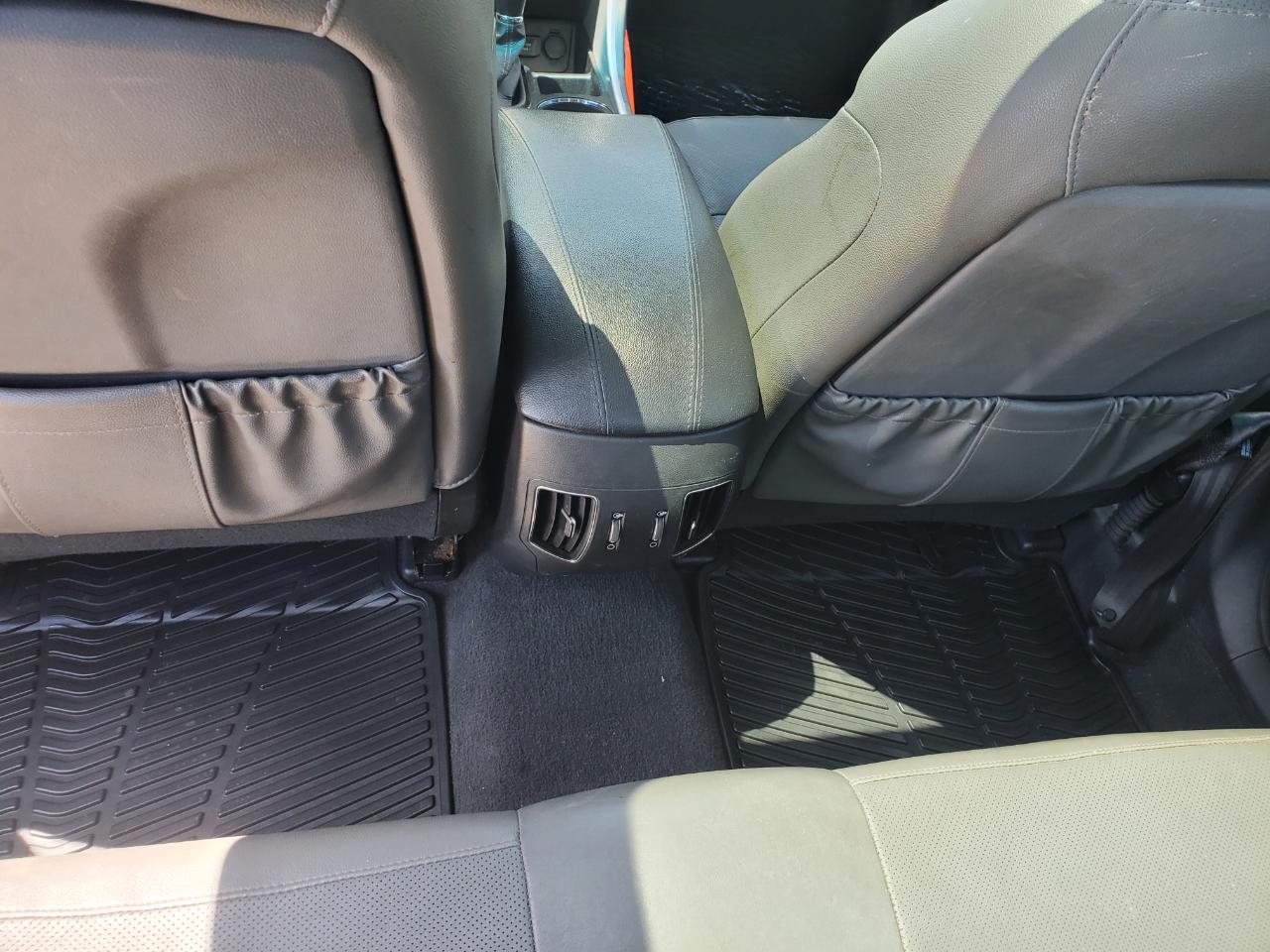 Hyundai Sonata 4dr Sdn 2.4L Auto Hybrid 2012
