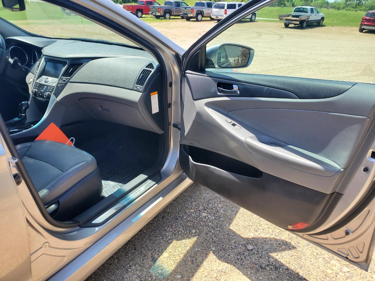 Hyundai Sonata 4dr Sdn 2.4L Auto Hybrid 2012