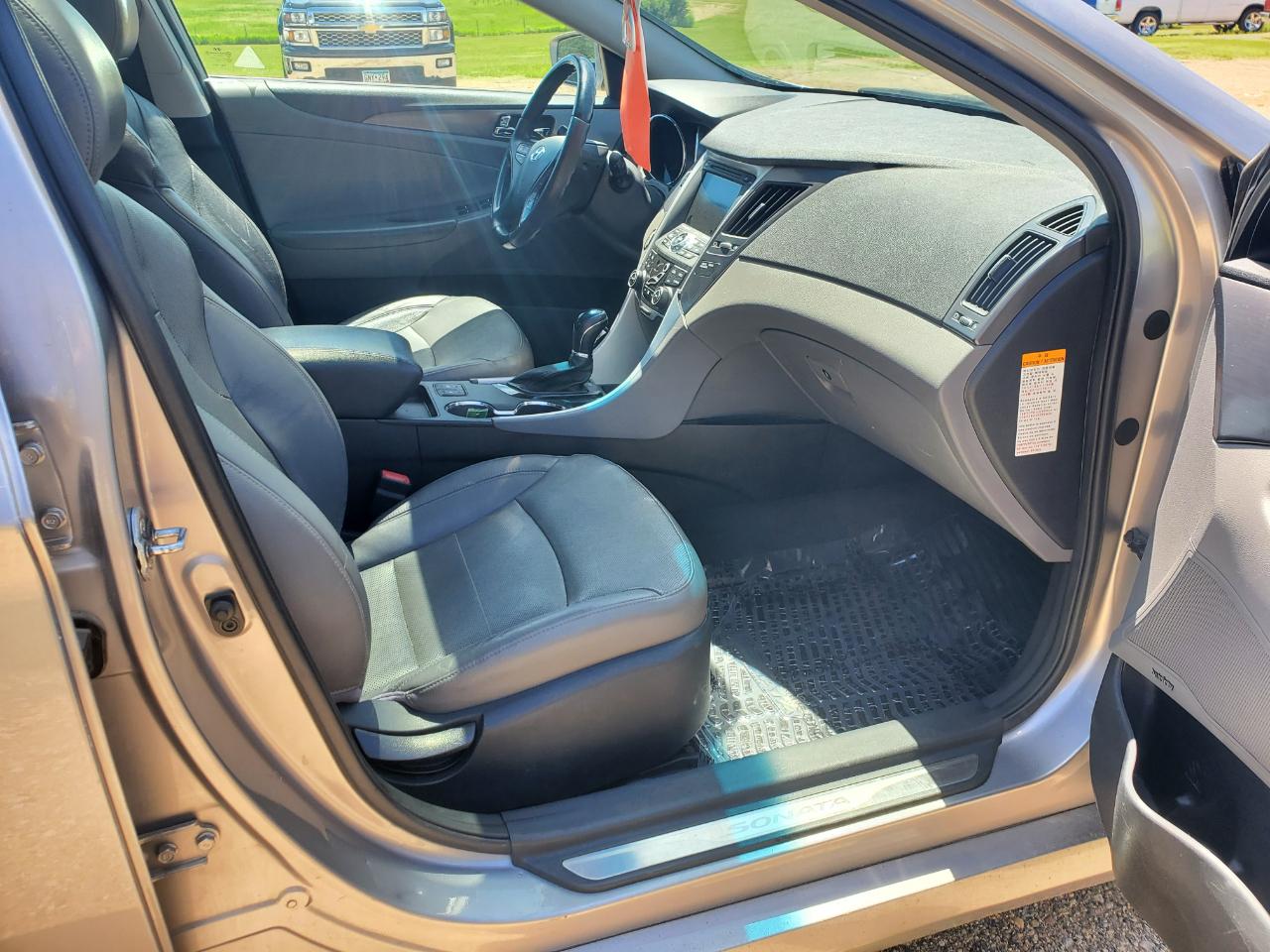 Hyundai Sonata 4dr Sdn 2.4L Auto Hybrid 2012