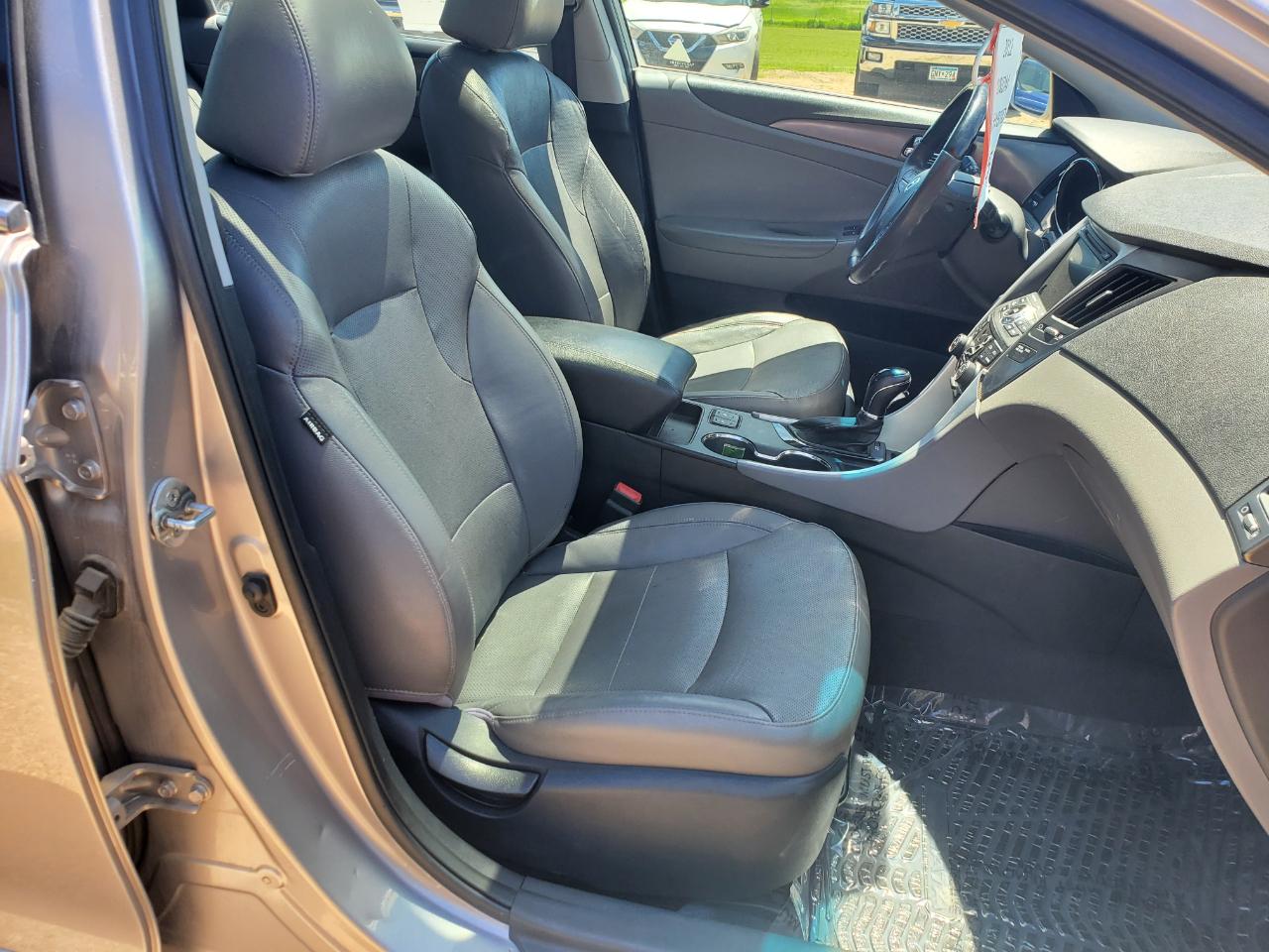 Hyundai Sonata 4dr Sdn 2.4L Auto Hybrid 2012