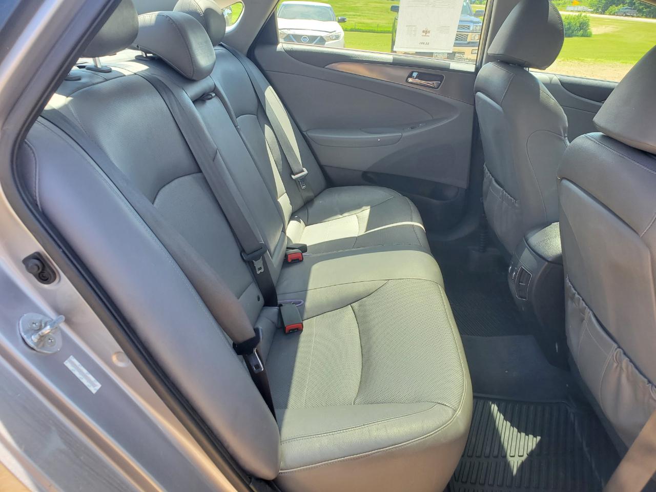 Hyundai Sonata 4dr Sdn 2.4L Auto Hybrid 2012
