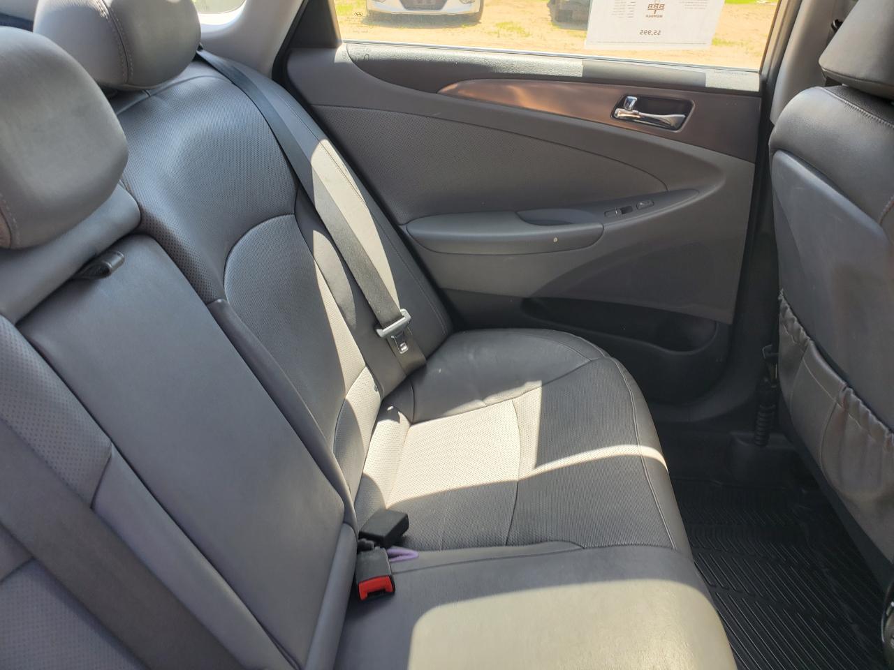 Hyundai Sonata 4dr Sdn 2.4L Auto Hybrid 2012