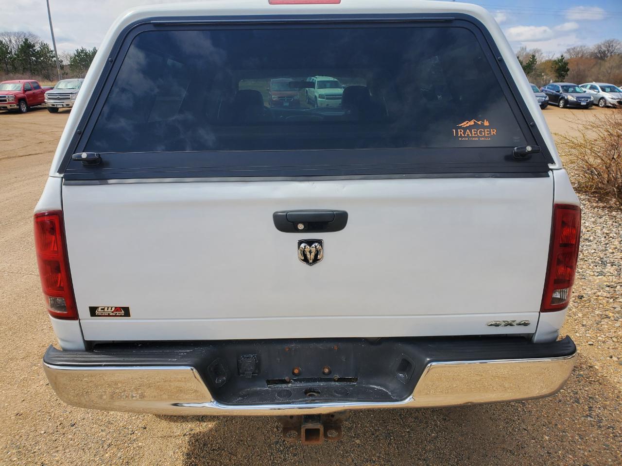 Dodge Ram 1500 4dr Quad Cab 140.5" WB 4WD ST 2005