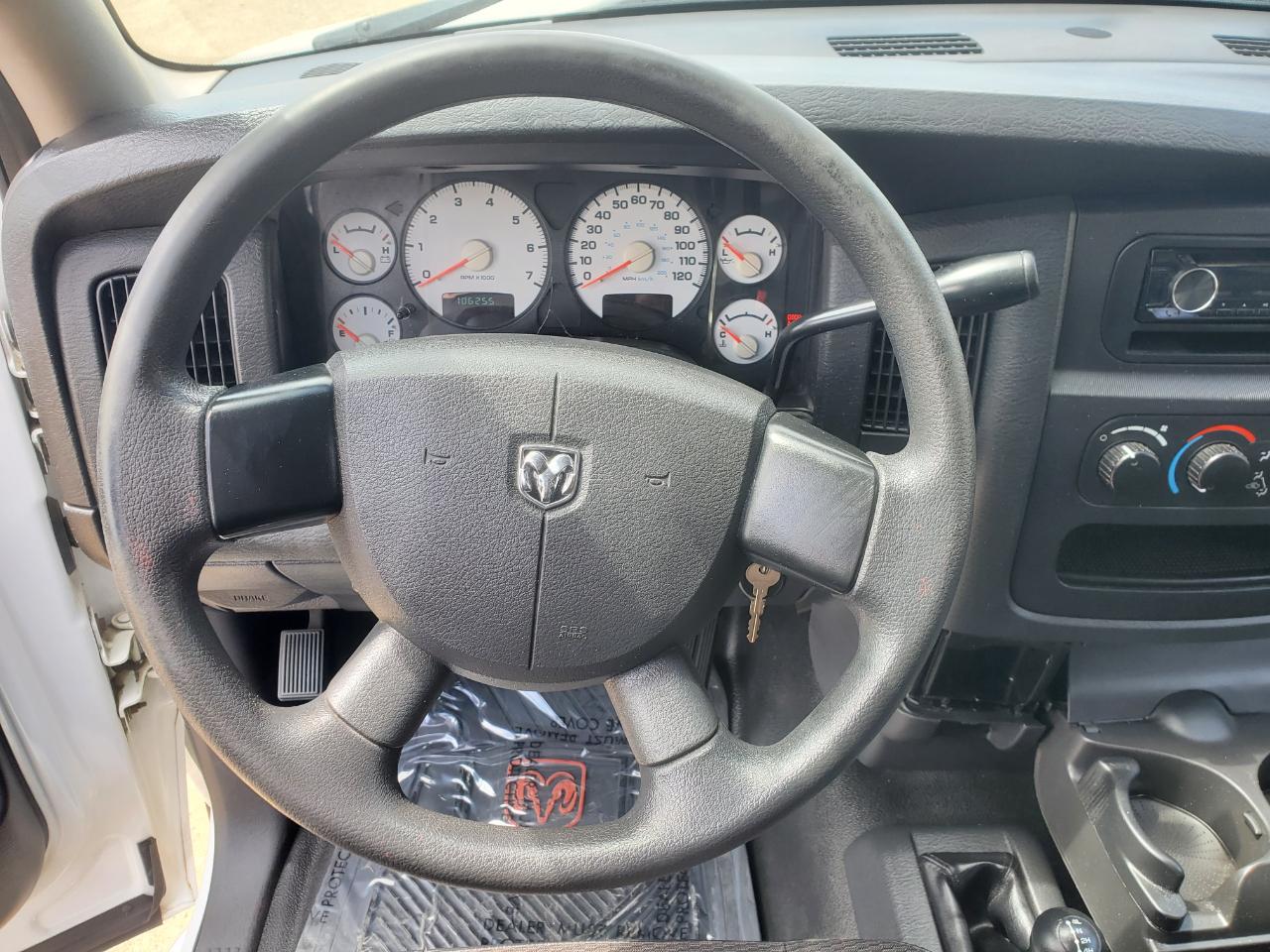Dodge Ram 1500 4dr Quad Cab 140.5" WB 4WD ST 2005