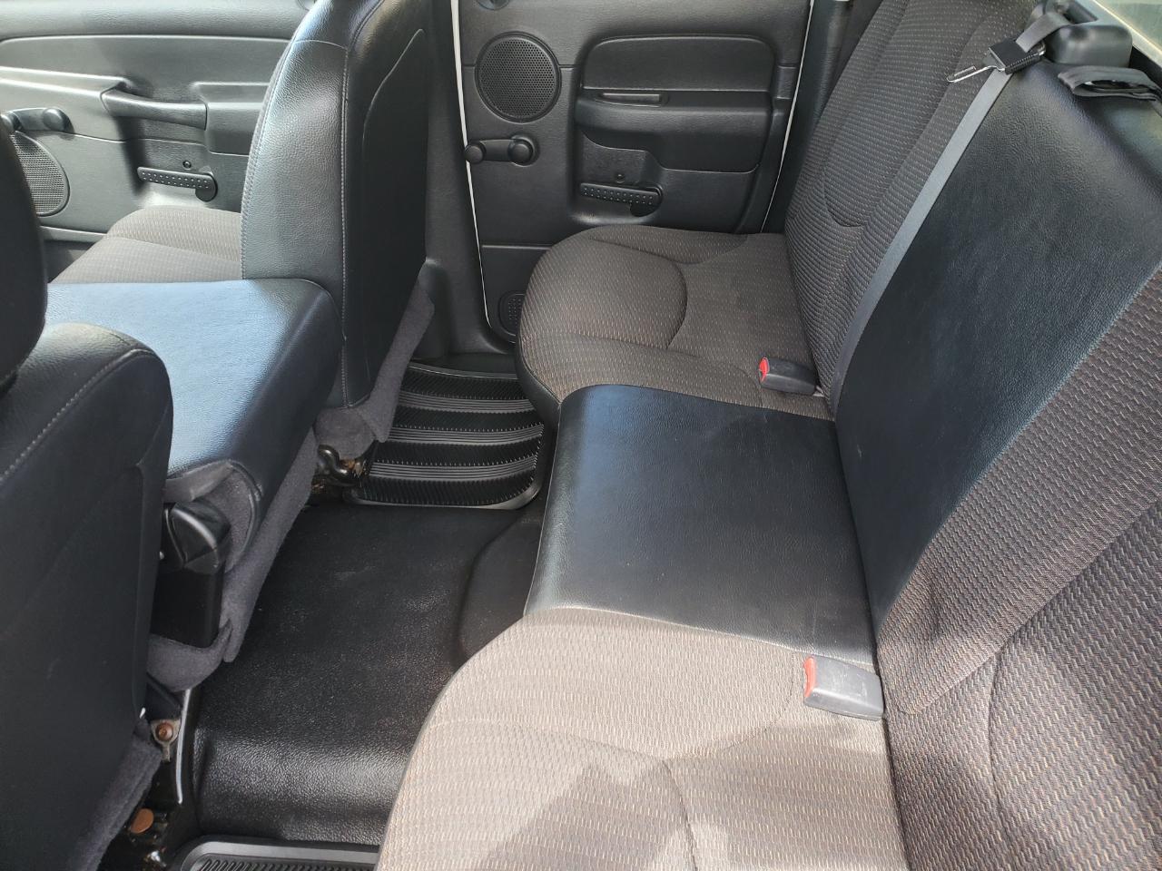 Dodge Ram 1500 4dr Quad Cab 140.5" WB 4WD ST 2005
