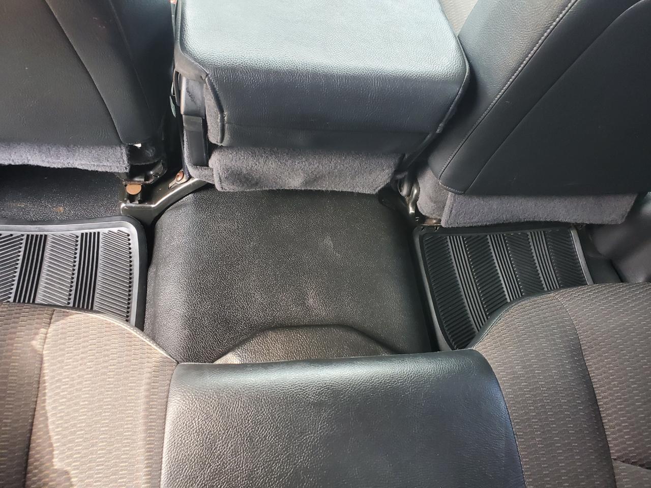Dodge Ram 1500 4dr Quad Cab 140.5" WB 4WD ST 2005