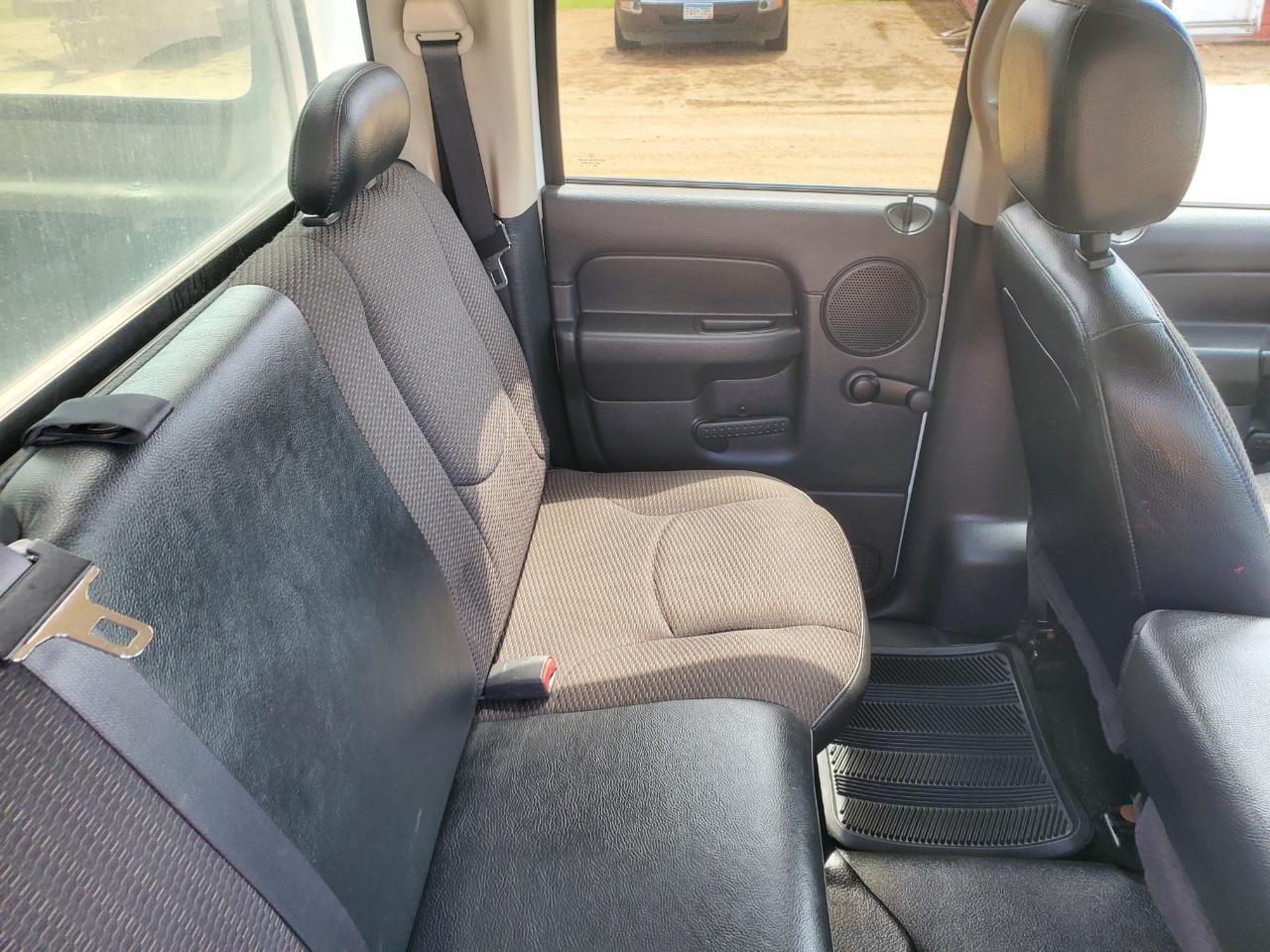 Dodge Ram 1500 4dr Quad Cab 140.5" WB 4WD ST 2005