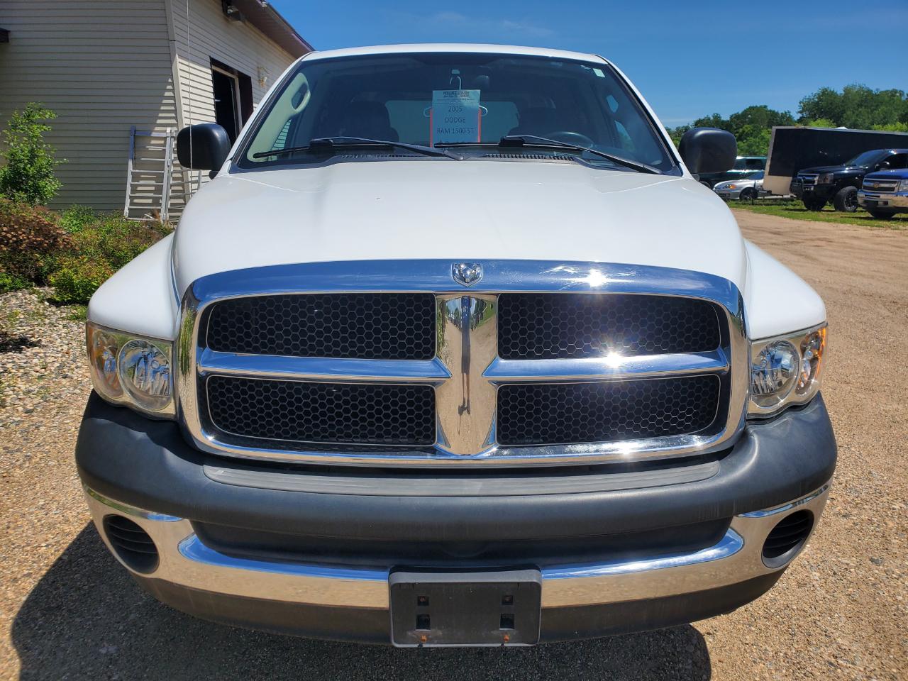 Dodge Ram 1500 4dr Quad Cab 140.5" WB 4WD ST 2005